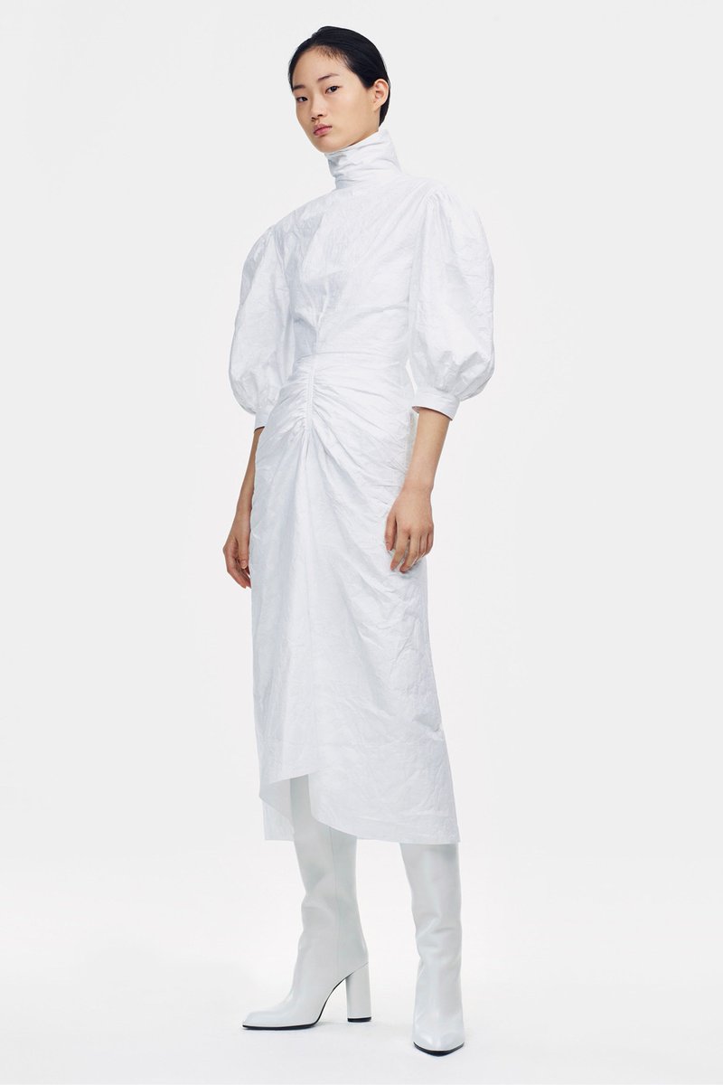 uDaVie's tweet photo. Not sure Raf's latest for Calvin Klein is very 'Calvin Klein', but it's quite good, so I don't mind~ #reworkedclassics #CalvinKlein205W39NYC #PreFall2019 https://t.co/ElUjcFT78u