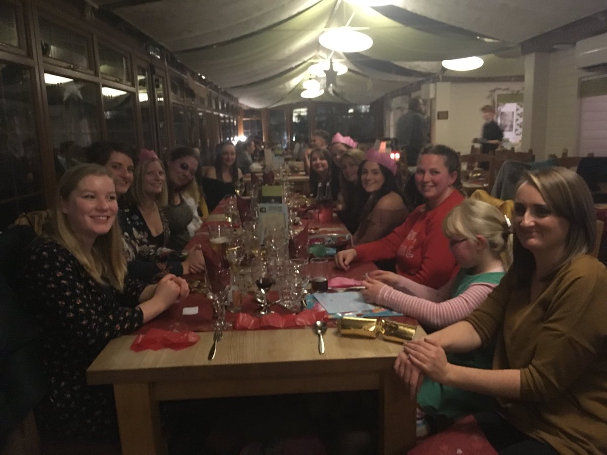 ConnectNetball's tweet image. #ConnectNetball #Christmas meal at Trevaskis Farm 🎄🥂

#Christmas #celebration #team #netball #netballers #meal #squadgoals #full #cornwall #cornwalllife #thesegirlscan