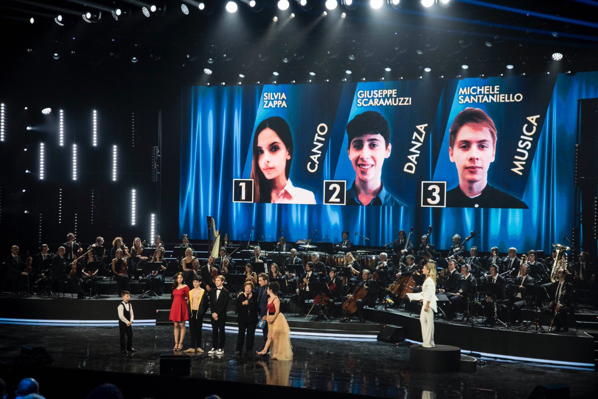 EndemolShineIT's tweet image. Ed ecco svelati i tre finalisti di #Prodigi 2018: Silvia Zappa(Canto), Giuseppe Scaramuzzi(danza) e Michele Santaniello(musica). 😍
Siamo in attesa della votazione della giuria tecnica. Chi vincerà la borsa di studio?🧐