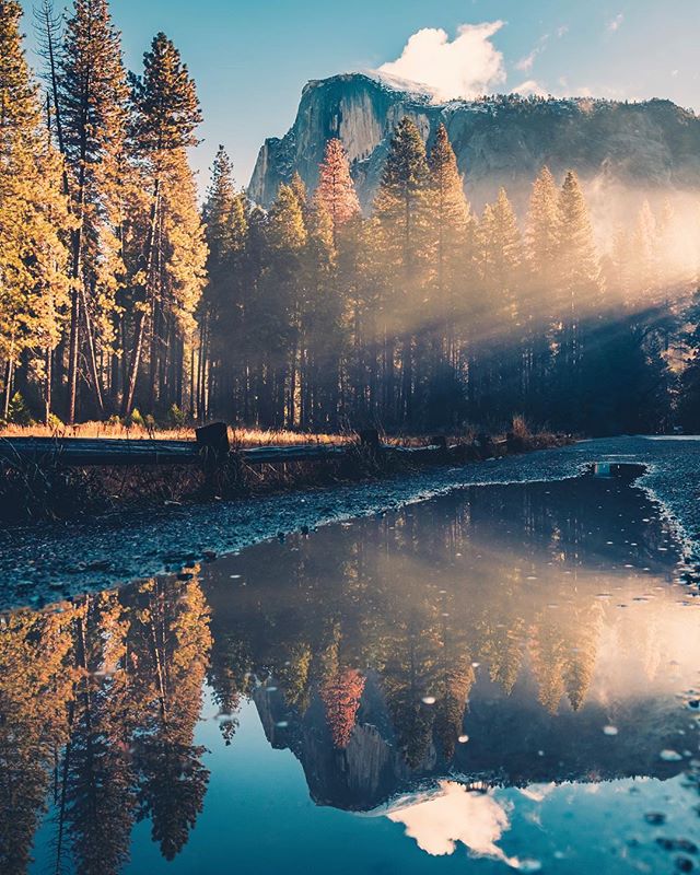yosemitenation's tweet photo. "A view this nice deserves to be seen twice" captured last weekend by @mattyjunes Note the dusting of snow on Half Dome!
#yosemitenation
.
.
#yosemite #mariposacounty #yosemitenow #visitgoldcountry #visitcalifornia #cahighsierra #visittheusa #travelcalifornia #goparks https://t.co/Ej81OaqdK5