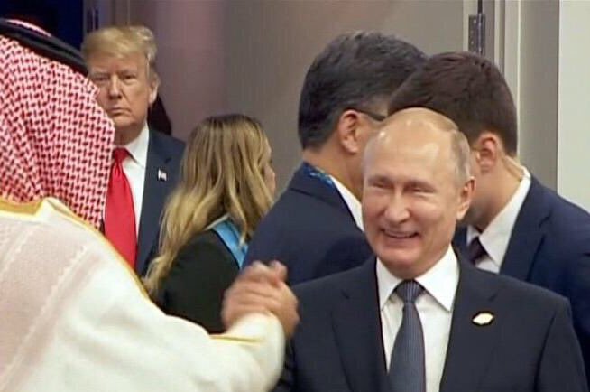 drewtoothpaste's tweet photo. when you introduce two of your friends and realize they like each other more than they like you https://t.co/WvDZIJac4H