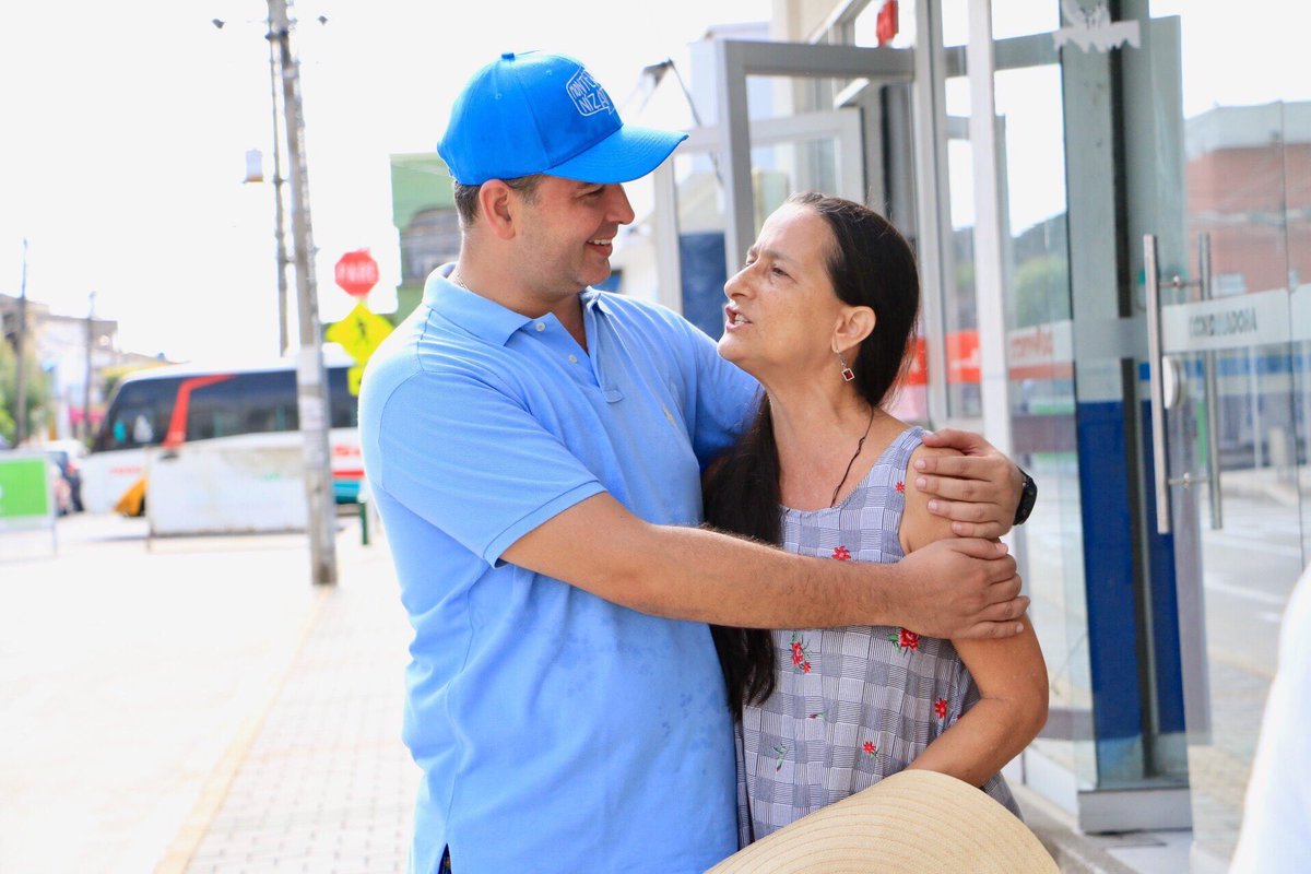 Marcosdanielpg1's tweet photo. Mi gente, aquí está su “Marcos anden” dándole motivos 🙌🏽 ...Al que se burla y critica, pero mucho más a los que les gusta, me dan la mano y agracen con una sonrisa. Por una #MonteríaAdelante MÁS ANDENES, PAVIMENTO Y VÍAS PA LAS CICLAS 😎 https://t.co/inmGNAEB3K
