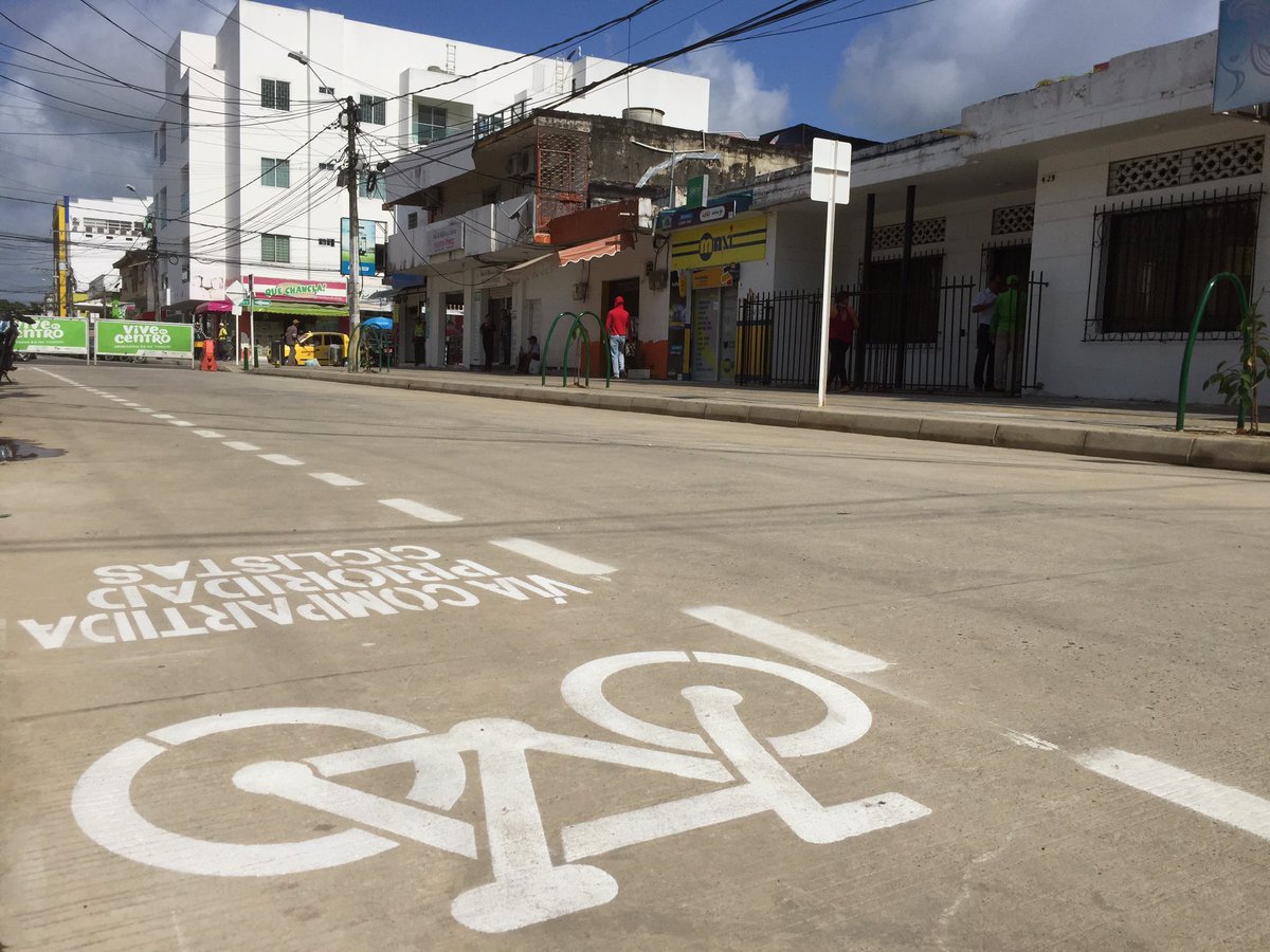 Marcosdanielpg1's tweet photo. Mi gente, aquí está su “Marcos anden” dándole motivos 🙌🏽 ...Al que se burla y critica, pero mucho más a los que les gusta, me dan la mano y agracen con una sonrisa. Por una #MonteríaAdelante MÁS ANDENES, PAVIMENTO Y VÍAS PA LAS CICLAS 😎 https://t.co/inmGNAEB3K