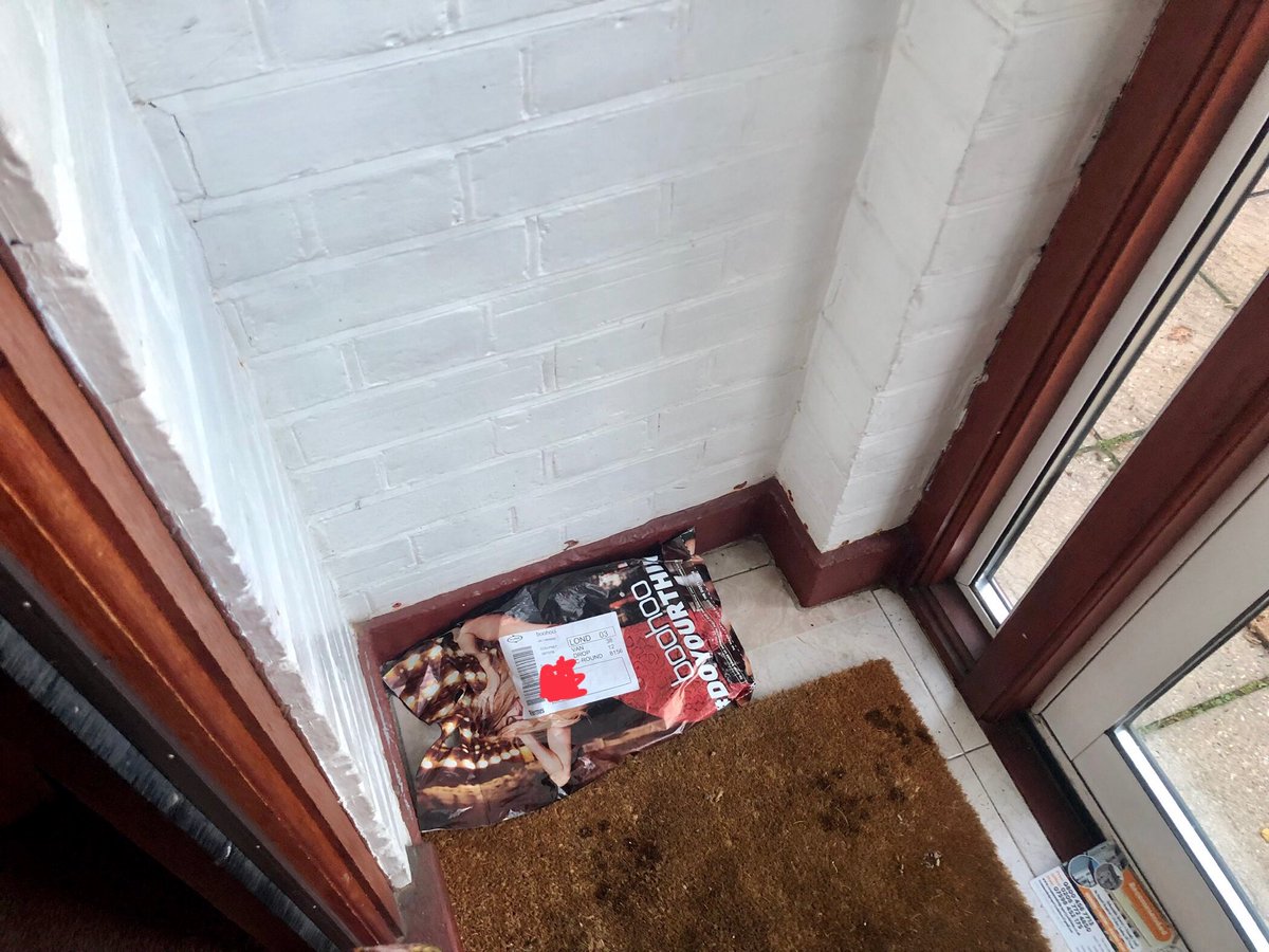 rubyalicex's tweet image. Thank you ⁦@boohoo⁩ for leaving my  parcel in a ‘safe space’ my porch that was open!