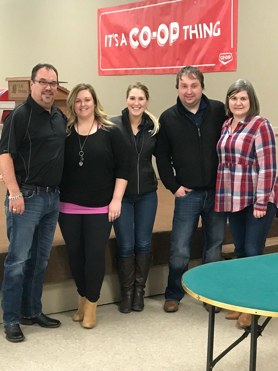 alexisdyck's tweet photo. Happy to be volunteering at Co-op Customer Appreciation Night #dauphincoop ⁦@steph_willey⁩ ⁦@ClintEisner⁩ ⁦@NicoleM83870398⁩ ⁦@wdf903⁩ https://t.co/qQgRcxgIbB