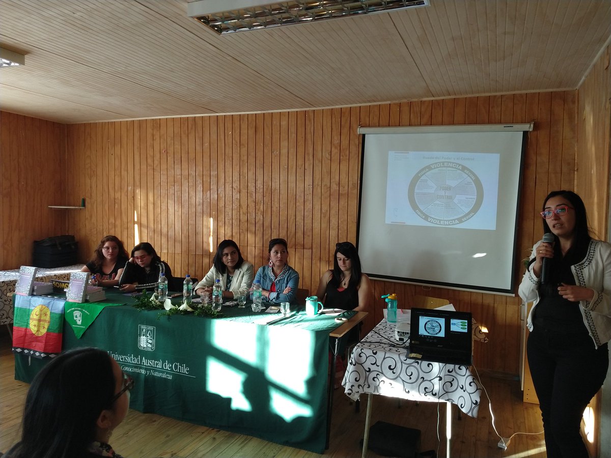 Con Red Chilena de Mujeres contra la violencia de género, Centro de la Mujer y Centro del Hombre, Valdivia en Conversatorio Qué hacer en situaciones de violencia? Gracias a JJVV San Pedro y Agrupación de Dirigentas de #Valdiviacl