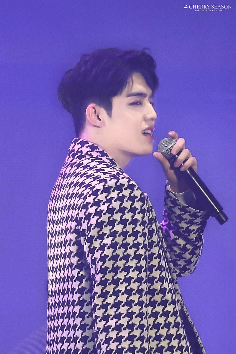 cherry_cheol88's tweet photo. 181128 AAA

너에게 또 반해 버렸어 💘

#세븐틴 #에스쿱스 #최승철 #SEVENTEEN #SCOUPS https://t.co/qtn1L78c0L