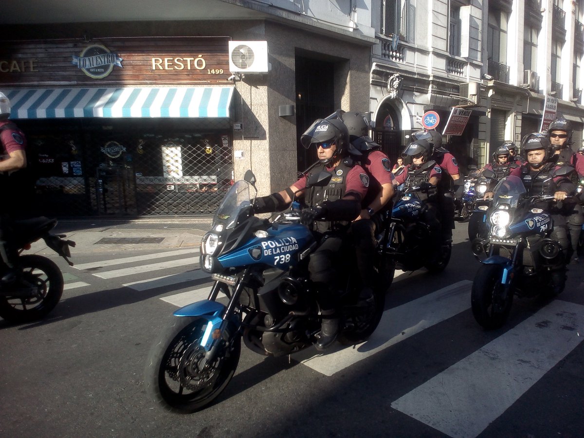 NoG20_Inter's tweet photo. Police just showing-off and randomly searching protest-material, because they were bored. 😑

#FueraG20FMI
#NoAlG20 
#LaCiudadEsNuestra
#G20Argentina https://t.co/AxjYzqwVw9