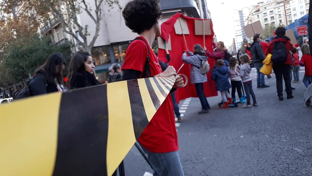 Alexbaldovi's tweet photo. Esta tarde hemos estado de mani por nuestros peques. #DefensemlaPublica #EntencaAlLimit #TrasllatJa @AFI_Entenca https://t.co/bEaqnCghrv