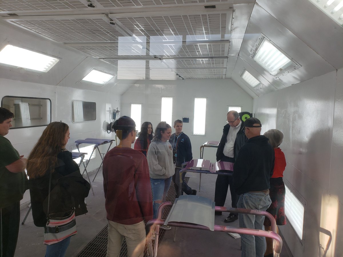 OATCRoadrunners's tweet image. Great job student leaders running the Program Tours last night! Reminder OATC Applications for next year are DUE 10PM TONIGHT!!! All applicants who missed a tour can attend the last make-up tour on December 11th at 3PM.
@amclainoatc1 @Jbarnumoatc @OlatheCTE