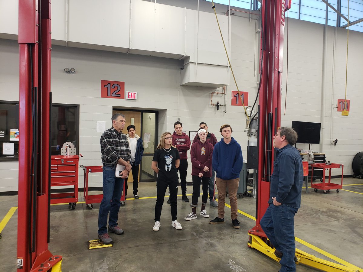 OATCRoadrunners's tweet image. Great job student leaders running the Program Tours last night! Reminder OATC Applications for next year are DUE 10PM TONIGHT!!! All applicants who missed a tour can attend the last make-up tour on December 11th at 3PM.
@amclainoatc1 @Jbarnumoatc @OlatheCTE