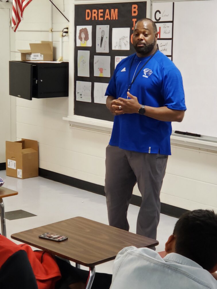 coachgallon's tweet photo. It is a joy speaking to players and students about the next level of football after high school with 2X Super Bowl Champ D Dodge “The Blade”. #lovegivingback #Nado19 @BrevardF5 @LukeJaicks https://t.co/JTWxnV9ayf
