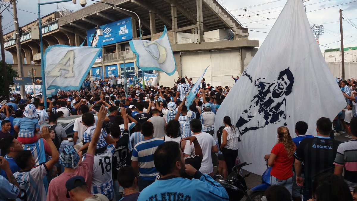 EncuestasDknas's tweet photo. PERDON, ESTAMOS ENFERMOS DE AMOR POR VOS⚽💙.

Siempre estuvimos... siempre estaremos @ATOficial... https://t.co/q0RcW7nJtc