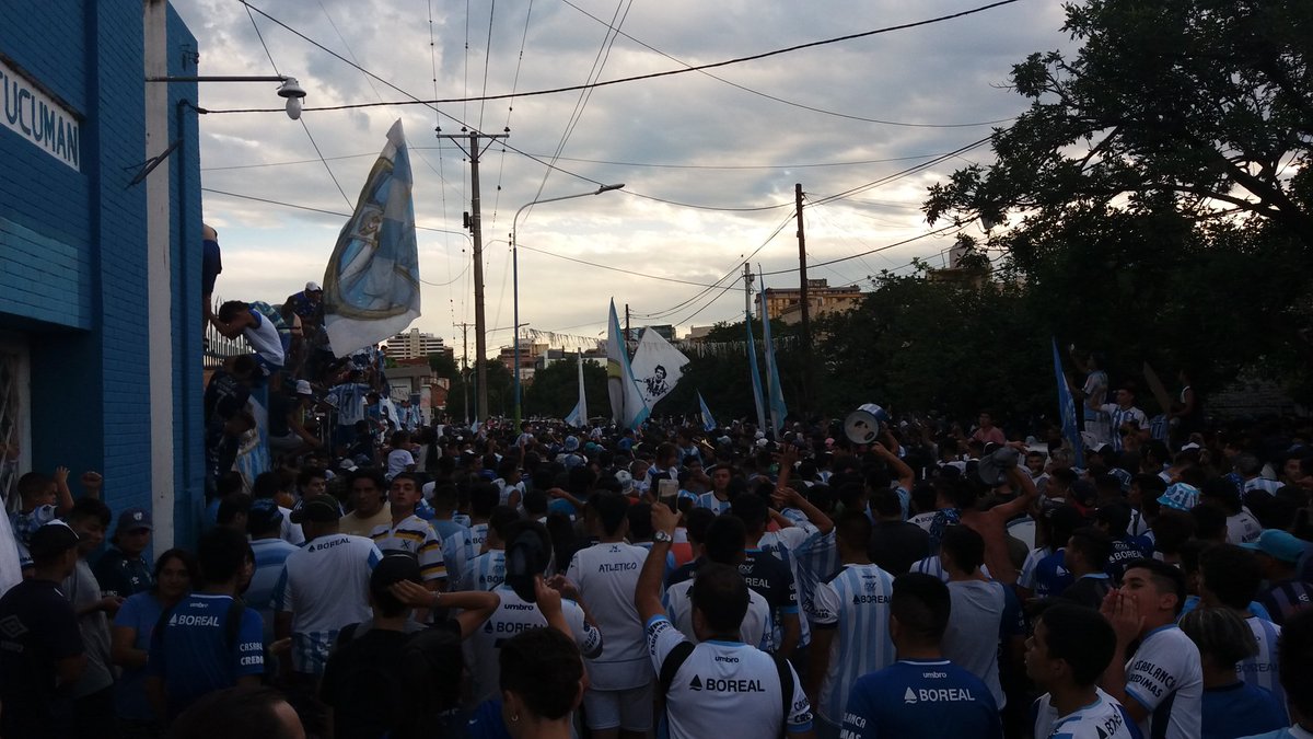 EncuestasDknas's tweet photo. PERDON, ESTAMOS ENFERMOS DE AMOR POR VOS⚽💙.

Siempre estuvimos... siempre estaremos @ATOficial... https://t.co/q0RcW7nJtc