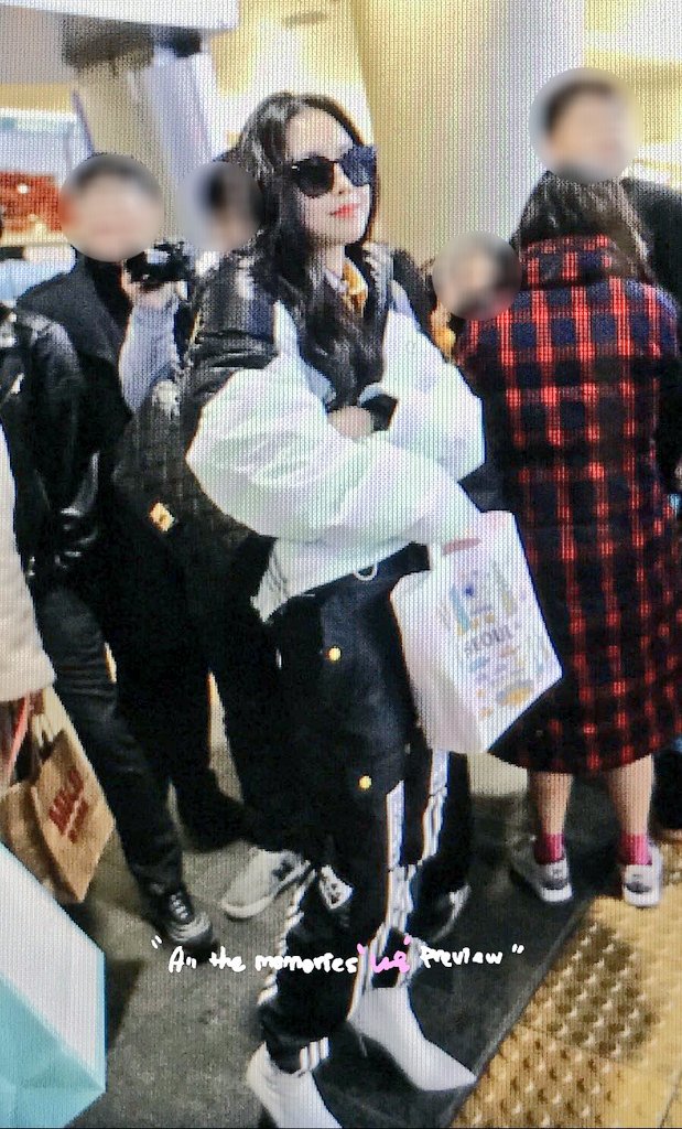 apink234's tweet photo. 181201 인천공항 입국 preview
#Apink #에이핑크 #손나은 #나은 
@Apinksne

따뜻하게입었다고말했지만...,,,.,
안에는!??!?! 안에두 따수하게입고다니라구!!!😂

#언능들어가서_푹_쉬어 👋
#12월의시작은_낭니와_함께 ☃️ https://t.co/gYCZzoALG7