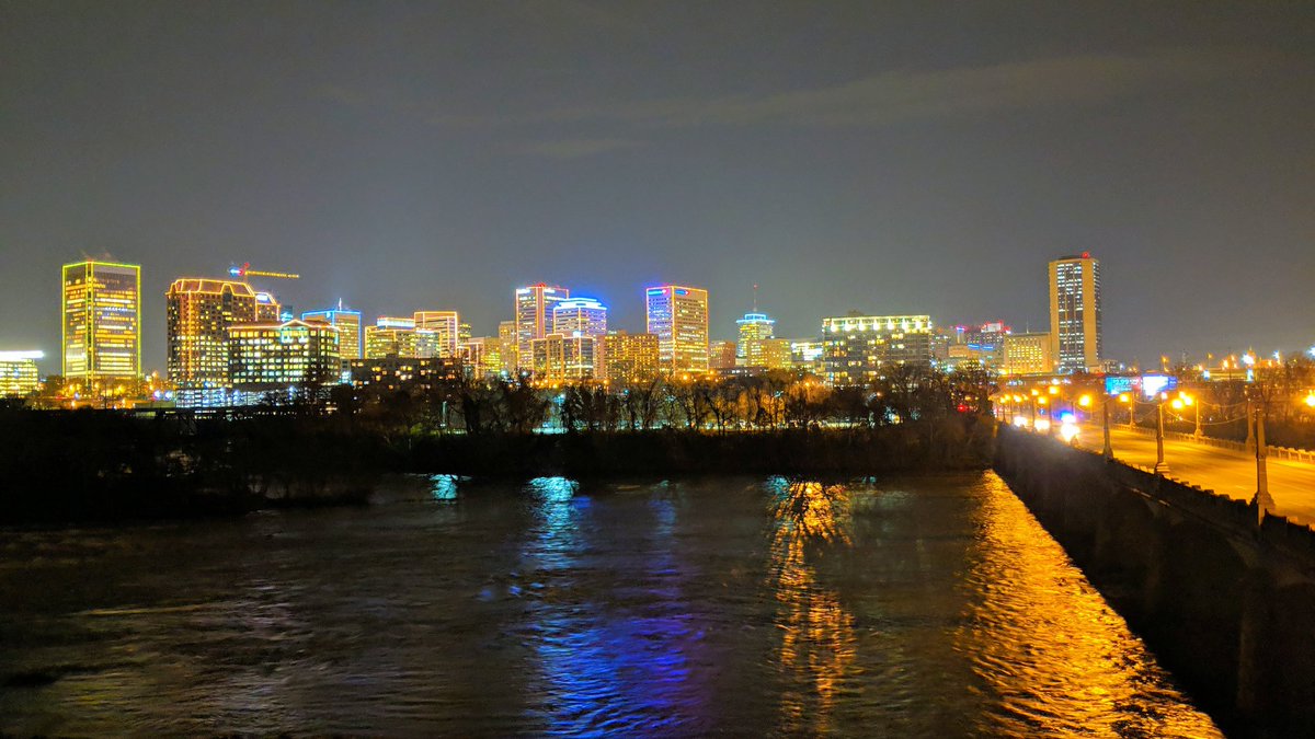 RVA_Productions's tweet photo. Happy Grand Illumination! #rva #rvanews #visitrichmond https://t.co/iE2LF4cTEN