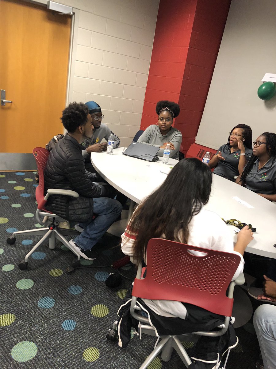 nsbemsu's tweet photo. So much black excellence in one room! 😍✨ ***This was at Yesterday's Koofers event*** ---------------------------------
#r4nsbe #spartans #blackexcellence #blackengineers #collegestudents #university #connection #msunsbe #tips #advice #schedules #classes https://t.co/2Le44YF5z1
