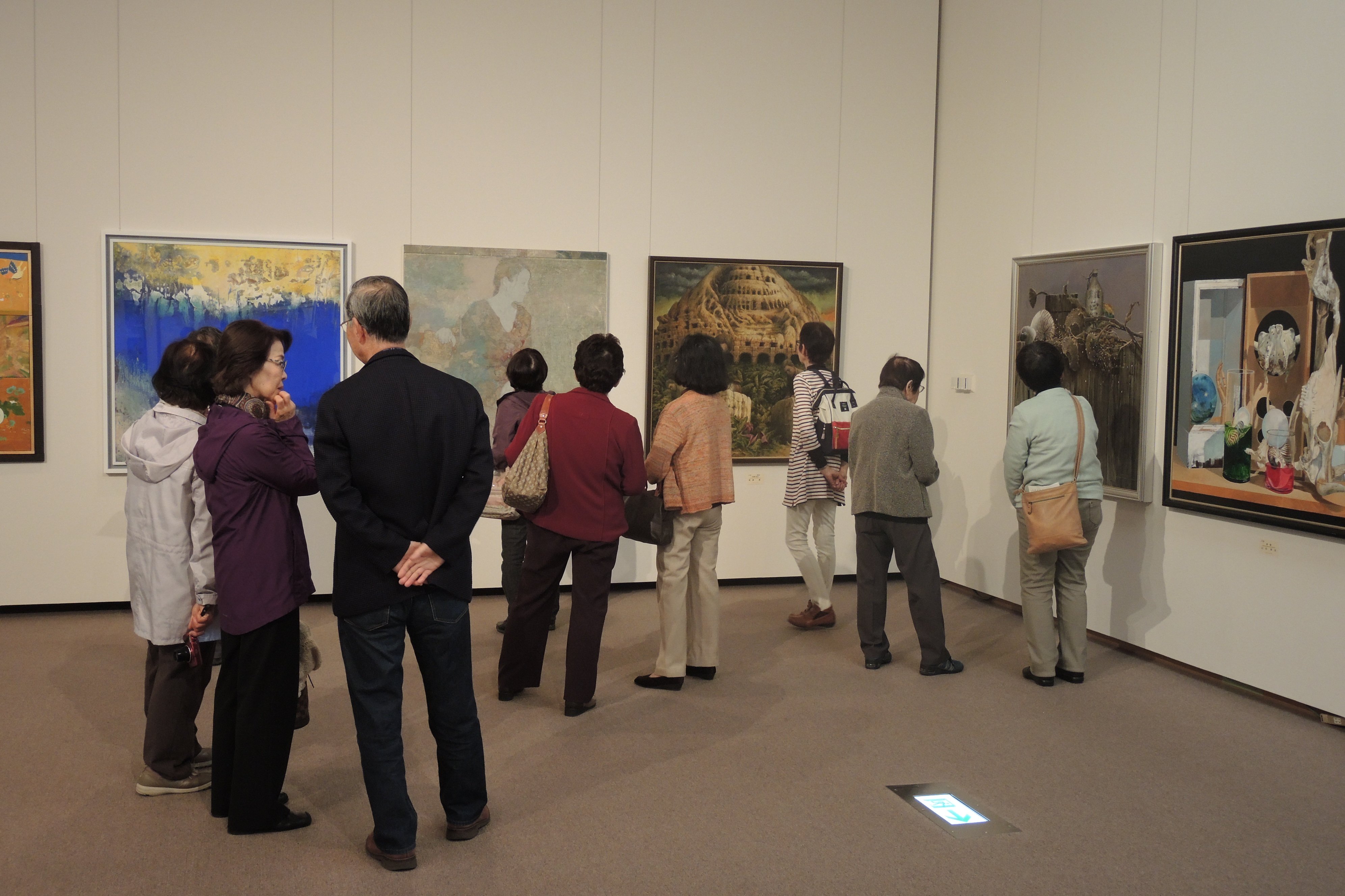 茨城県近代美術館 茨城県芸術祭 美術展覧会第２期がオープンしました 当館では 日本画 洋画 彫刻 工芸美術 デザイン部門の入選者と会員による多彩な作品 計８６１点を大展示 明日2日 日 は 審査員 実行委員による作品解説会もあります ぜひ