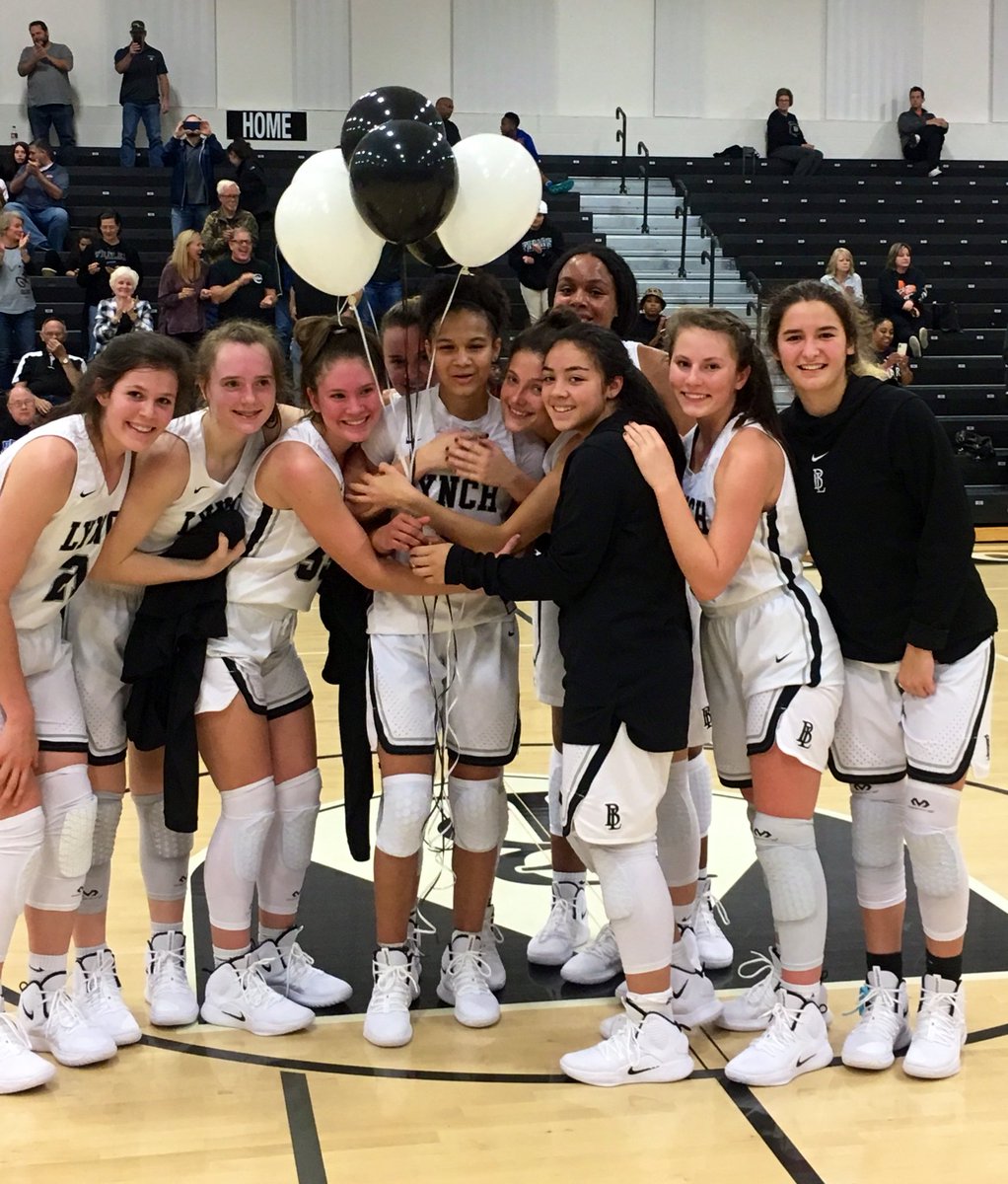 blathletics's tweet photo. Endyia Rogers eclipses 2,000 career points and the Lady Friars run away from @STAstars and into the #DallasKOCC championship game tomorrow afternoon! | #MissionTradition https://t.co/NgTt3hLprf