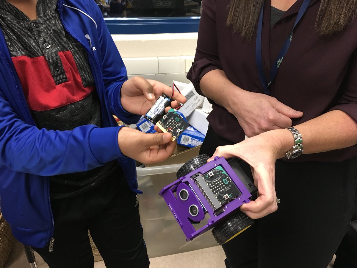 launchwithred's tweet image. So grateful that we had a special visitor @ShaMaRox @InkSmith3D to show off their really cool robot K8. Oh the possibilities for creativity, innovation and creation! @microbit_edu #codingtolearn @EldoradoPDSB