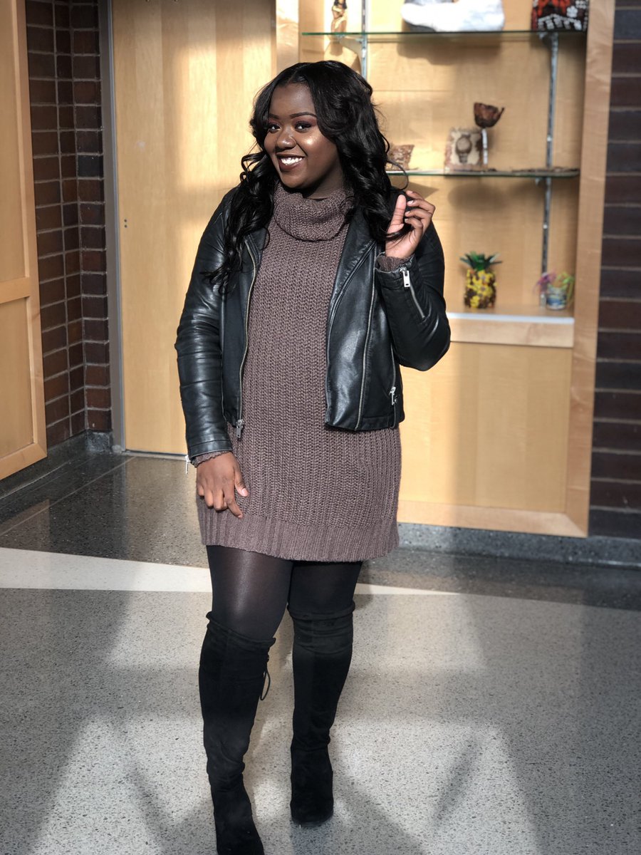 NeaaBea's tweet photo. Senior Picture Day. A Thread📸💋 https://t.co/hcChmz0R61
