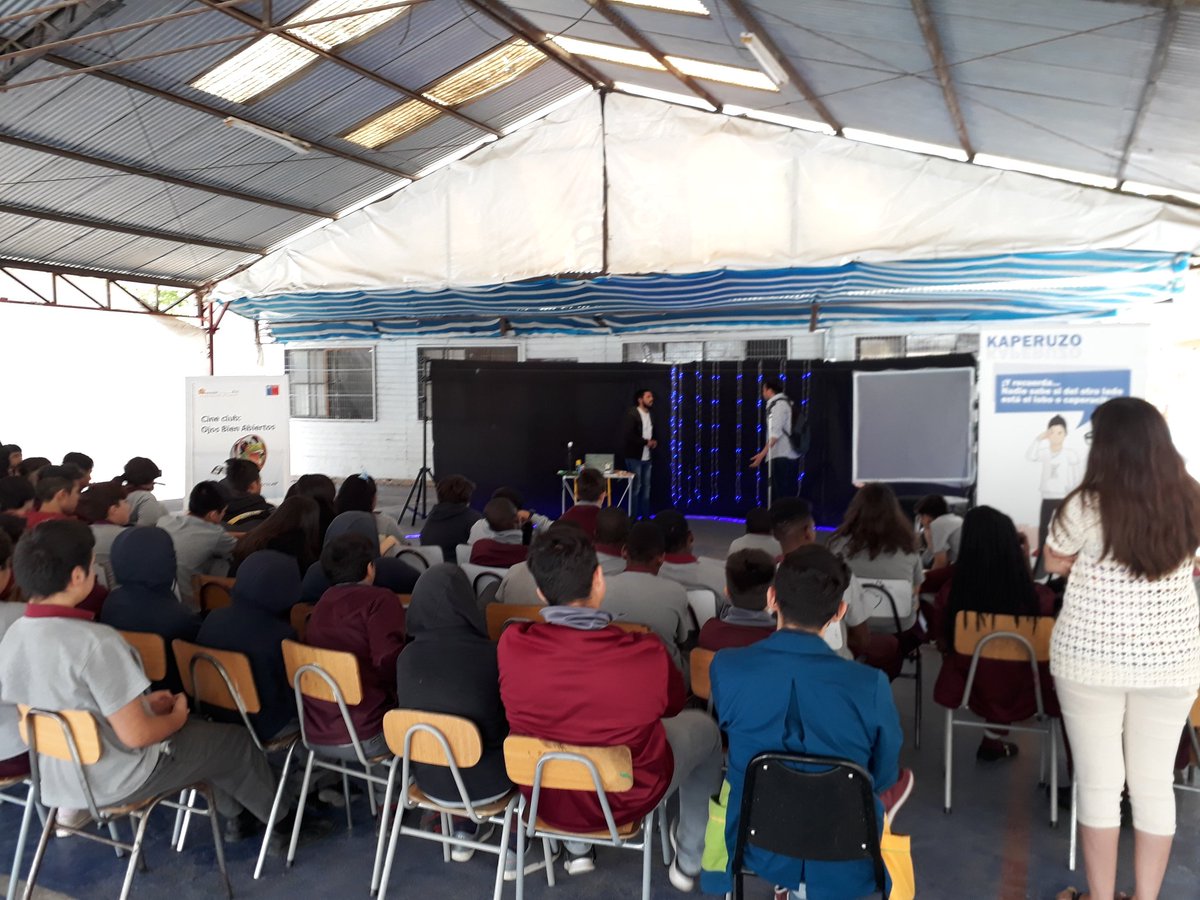 CCiberEducacion's tweet photo. Agradecemos a la Escuela Basica Escritor Pablo Neruda por la preocupación y por hacerse cargo de los temas que existen hoy y con esto disminuir los Riesgos en Redes Sociales para los niños, niñas y adolescentes! Teatro, actividades y charlas con alumn@s, profes y apoderad@s. https://t.co/FD2G9fSxFk