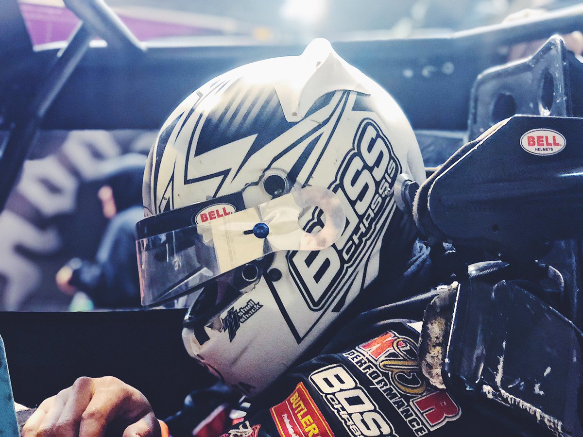 A total of 6️⃣ Midget heat races coming up next at <a href="/GatewayDirt/">GatewayDirtNationals | #DirtInDecember</a>.

#BellAthlete <a href="/AudieBrown7/">Austin Brown</a> readies himself to take the track!