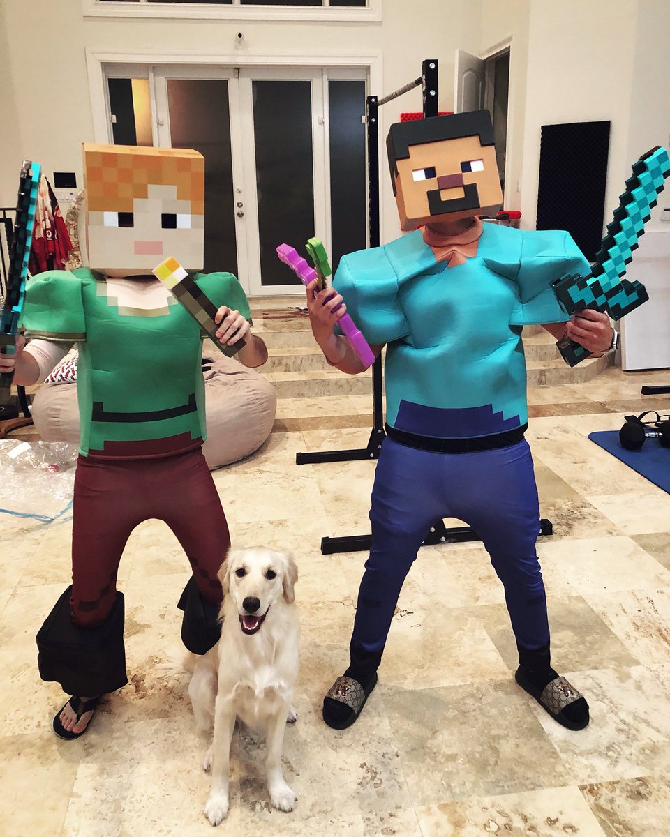 ItsChefJeremy's tweet photo. @ItsMooseCraft pvp 3v3??? Lol https://t.co/wWM8Mbe5FS