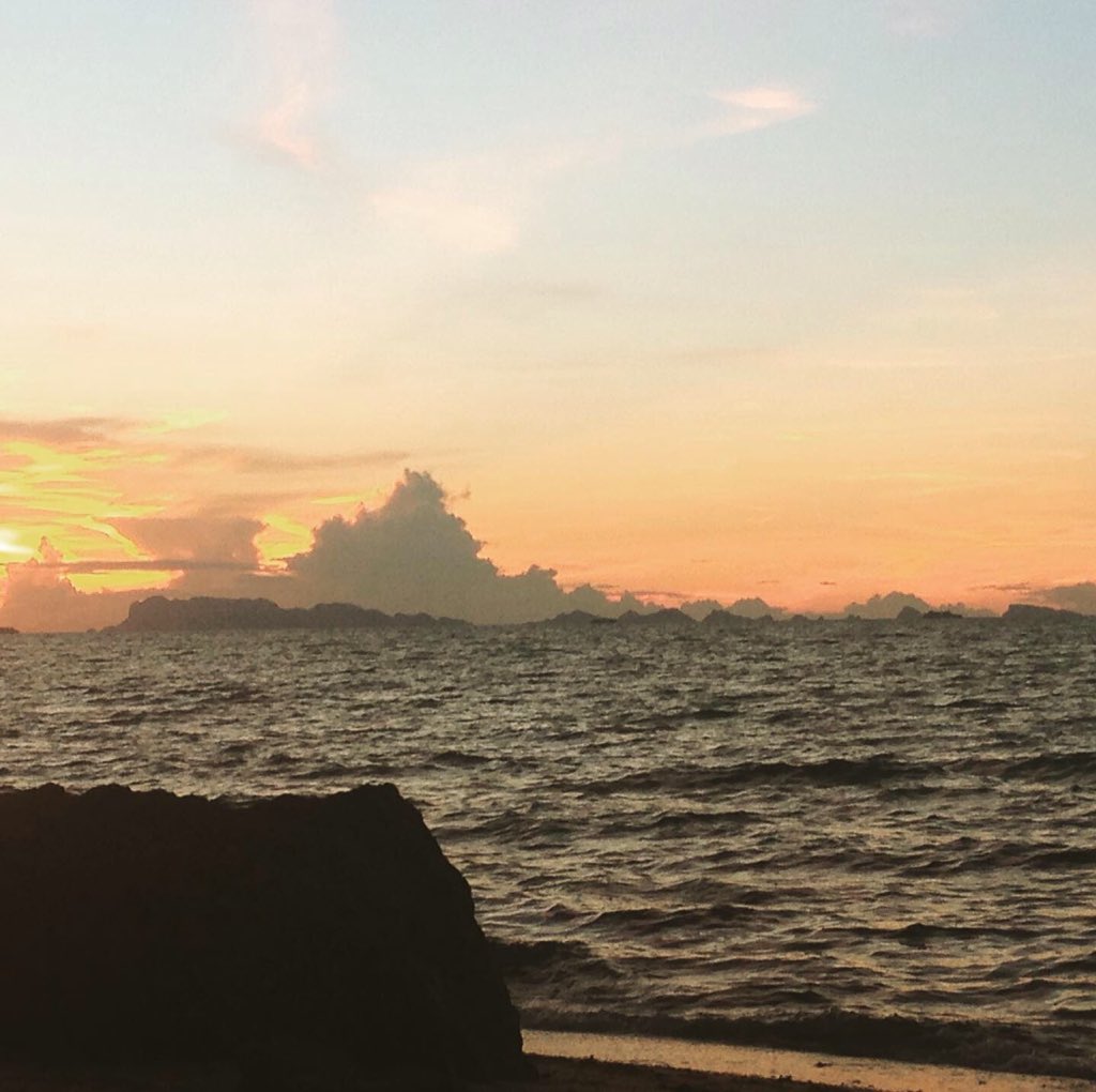 Health__Oasis's tweet image. Sunsets in Koh Samui are just marvellous! Great nervous support addition to our #cleansingprogram Cleans the mind and #purifiessoul ❤️#islandlife #happy #healthy #beachlife🌴 #detox #sunset