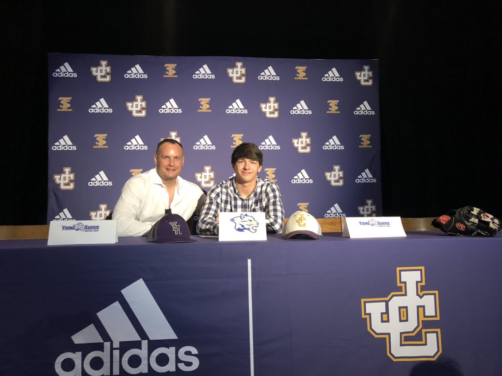 RedAlertCrew's tweet image. This guy walks the walk when he says he is committed to a goal. Hard work and sacrifice pay off. Congrats @Dawson_B_5 on your Official Signing to play at Young Harris next year!