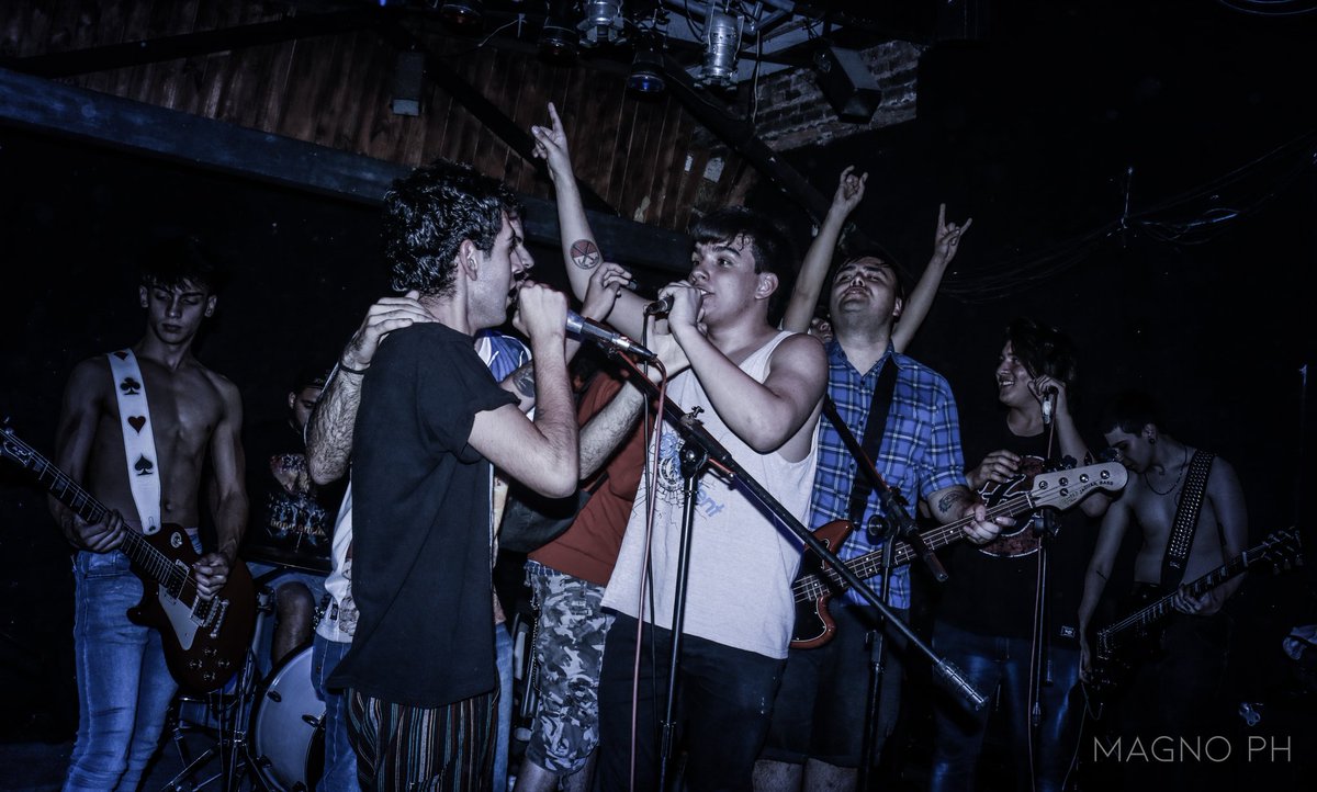 GluckMusica's tweet photo. Algunas fotos de lo que fue la fecha pasada en La Panadería 🍻 Muchísimas gracias a todos por ir y hacernos el aguante! https://t.co/oAER9LvA3I