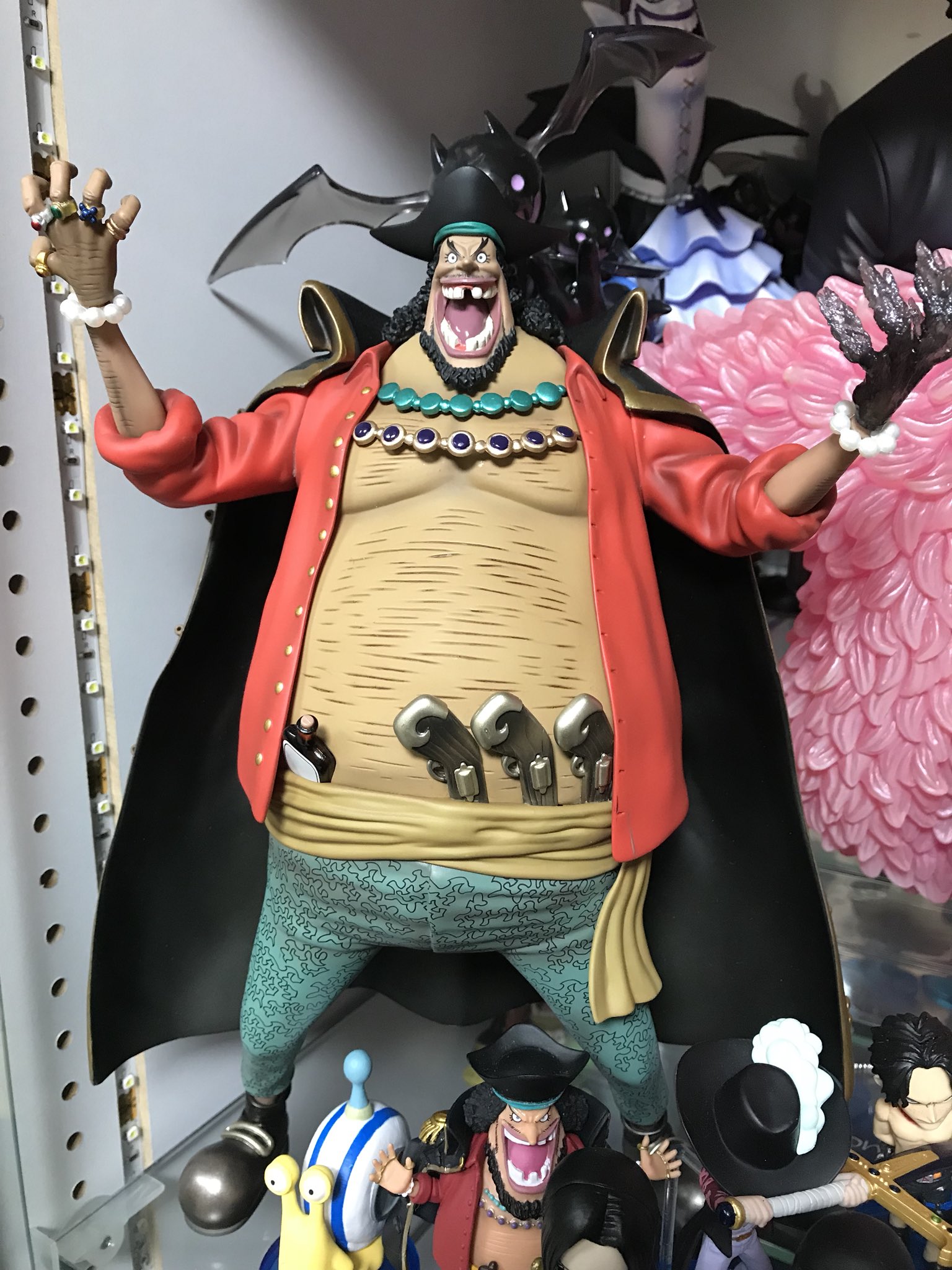 Jin Jinstudio 人感謝 En Twitter おはようございます 今日のワンピースフィギュア 13年4月登場 黒ひげ マーシャル D ティーチver 1 5 闇の引力と地震の力を持つ四皇の一人 彼の異質な謎は多くの考察を生ん