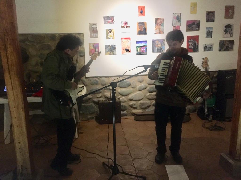 estoestodo_'s tweet photo. #Nomadas #RutasCulturales
Ruta de Arte contemporáneo con los eventos paralelos a la XIV Bienal de Cuenca, se recorrió el Salón del Pueblo de la CCENA, el Museomático, Sala Adentro y cerramos en la Casa del Artista con la presentación musical de Cacho Bacacela y los Supersónicos. https://t.co/QmtAOAW8Wx