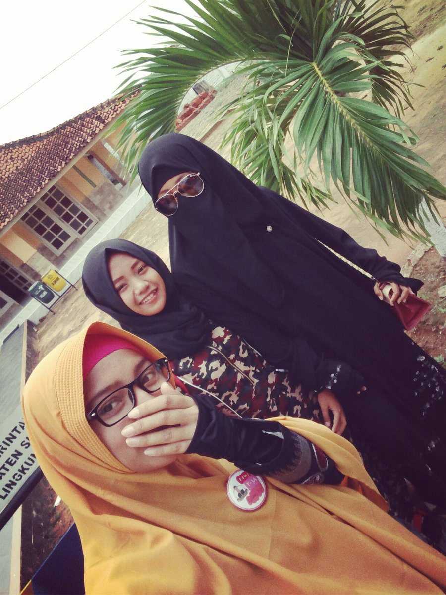 Mutiara70071022's tweet photo. Whit my frend https://t.co/zlPryOHaAf