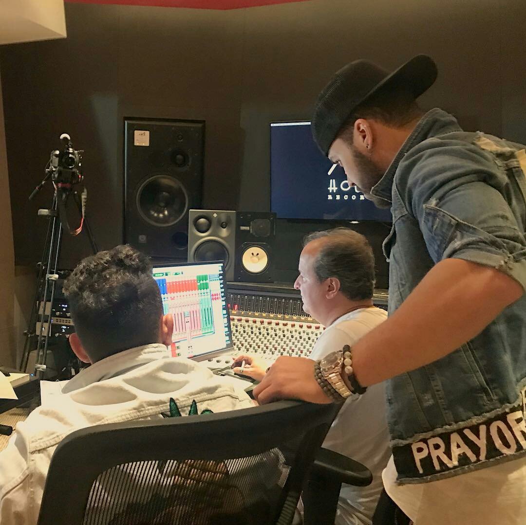 MarcAnthony_PE's tweet photo. @MarcAnthony @PrinceRoyce @JulioReyesMusic @oscarcitomundo #Adicto 🔥😍 @Regran_ed from #oscarcitomundo - “EL ADICTO” ... ✏️ - #regrann https://t.co/BI8nBryYXM
