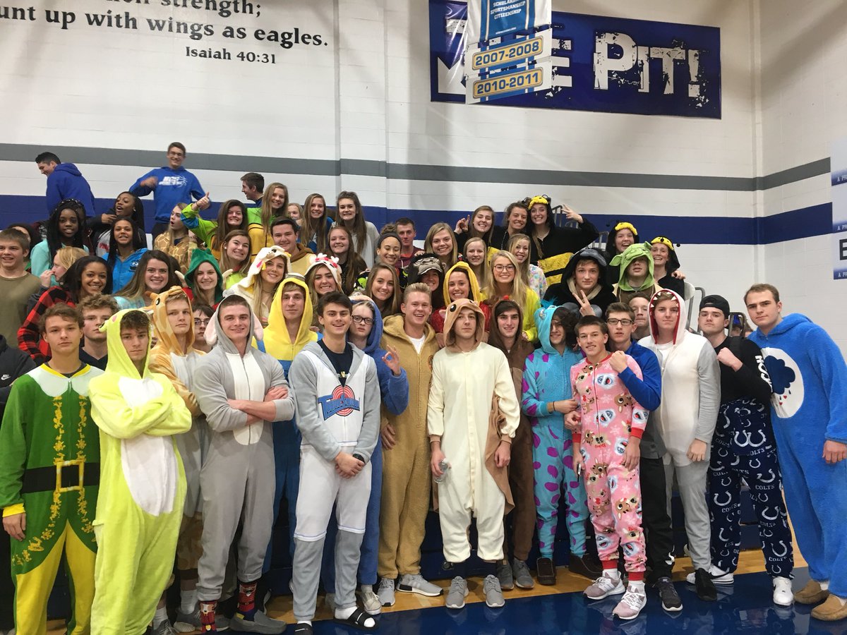 HCS_Athletics's tweet photo. The Pit and the varsity cheer squad are READY!! #onesienight #letsgo #ourstudentsectionrocks https://t.co/NnZVH9uw2N