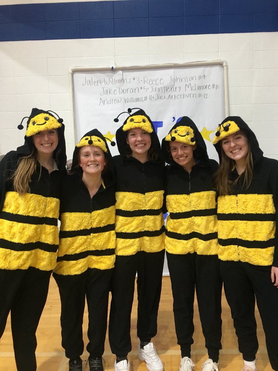 HCS_Athletics's tweet photo. The Pit and the varsity cheer squad are READY!! #onesienight #letsgo #ourstudentsectionrocks https://t.co/NnZVH9uw2N