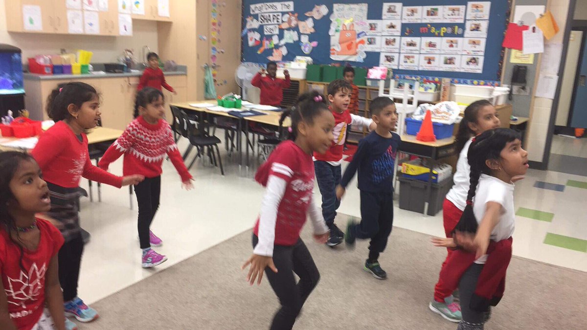 MlleWinter's tweet photo. Thatβs a wrap! #justdance party for our final day of #MOVEmber #novdpa @MandelaPS @Mandela_PhysEd ππ½πΊπ½ #mandelapride https://t.co/QbC6Hjexo6