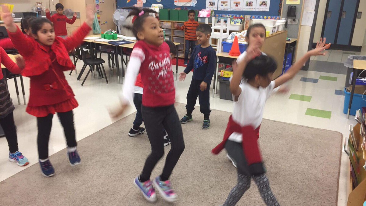MlleWinter's tweet photo. Thatβs a wrap! #justdance party for our final day of #MOVEmber #novdpa @MandelaPS @Mandela_PhysEd ππ½πΊπ½ #mandelapride https://t.co/QbC6Hjexo6