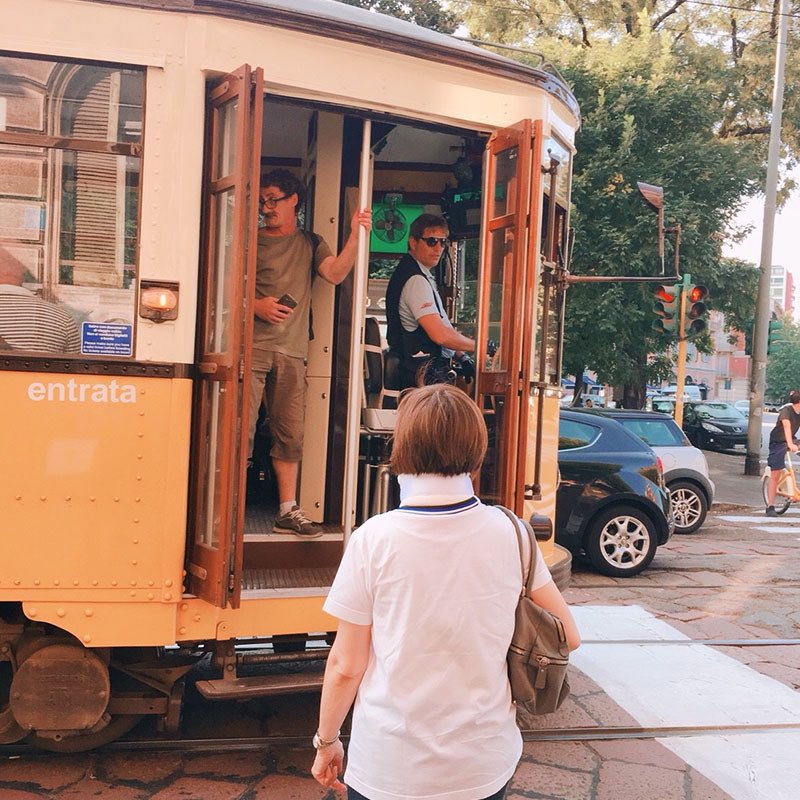 shop_liveon's tweet photo. 路面電車トラム🚂アーバンチケットを購入😃

打刻後90分乗り放題の券で€1.5🤩乗車する前に刻印しないと５０ユーロ罰金になります！

#イタリア #買い付け #電車 #路面電車 #ユーロ #撮影会 #モデル募集 https://t.co/JEm80rU6mL