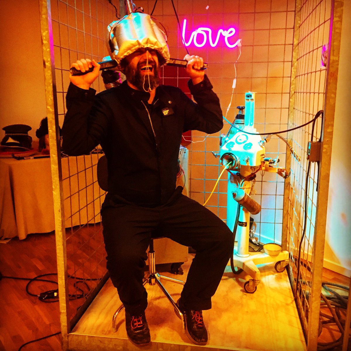 KassandraPro's tweet photo. Test vores Endorfin Accumulator i popup bureauet HAPPINESS UNLTD 4-9 dec @BoraBoraDans #happinessunltd #aarhus #kassandraproduction https://t.co/9ZymwaaPVK