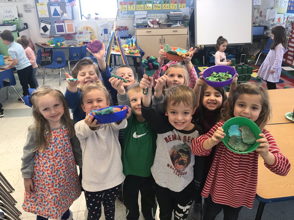 MrssOlw's tweet photo. These sweet Pray and Play preschoolers were busy making cookies for us today (play dough of course).  #preschoolrocks https://t.co/A2TbGhIAKW