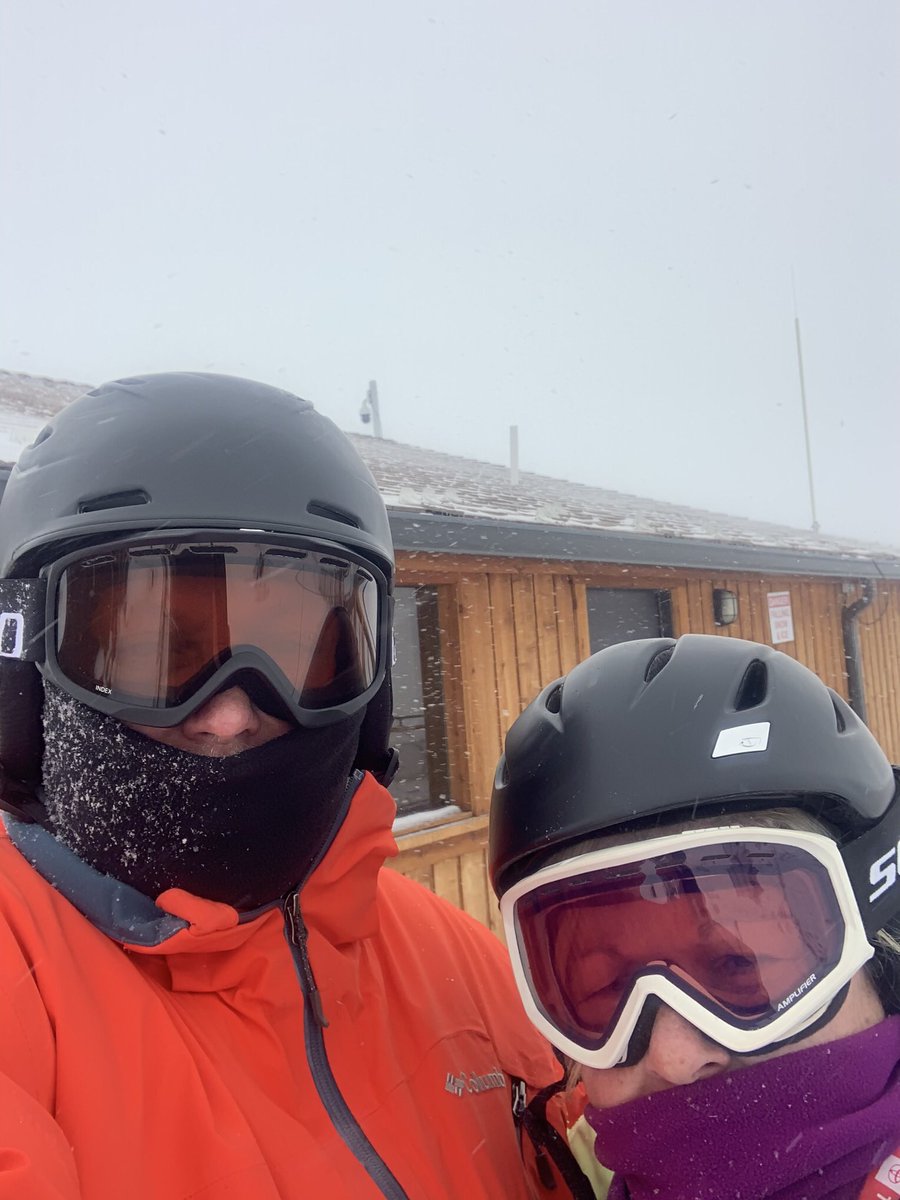 ellis_ellisc's tweet photo. Last week:  Hiking in shorts in New Zealand!  This week: Picking up our season passes and snow skiing in Colorado!  Thanks to my hubby! https://t.co/yfo3VOlPtH