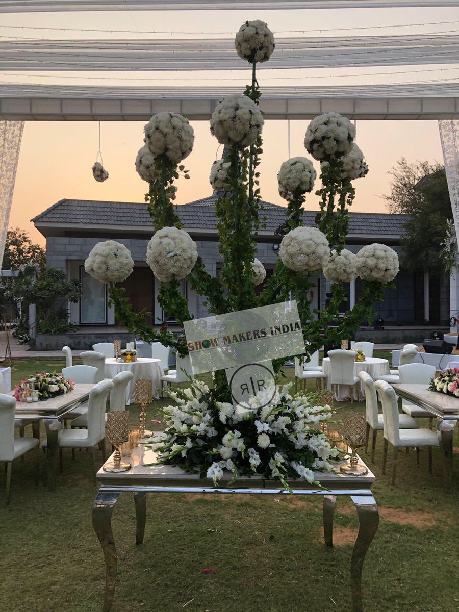 vikrant3232's tweet photo. Recently #teamSMI and #teamRR joined hands to create a surreal experience for a 25th anniversary event. The theme celebrated journey of togetherness based on white flowers and outdoor setting. https://t.co/5YCOqUAR0k https://t.co/BpzYEpI0Xj