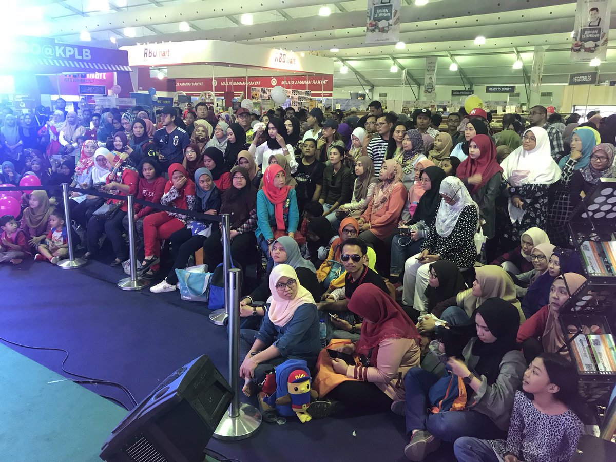 bpe_moa's tweet photo. Hari Kesepuluh: Agro Trade @MAHA2018my 

Para pengunjung setia menanti ketibaan Zamani...!

Jom ke Agro Trade sekarang...! 

#AgroTrade2018 
#MAHA2018 
#OurFoodOurFuture 
#moa https://t.co/R6m17fQKJW