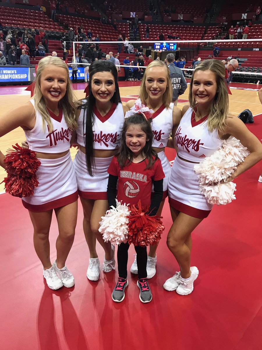splittie150's tweet photo. Memories Made! #huskers #Huskervolleyball #RoofRoofRoof https://t.co/yh5bPEIBhf
