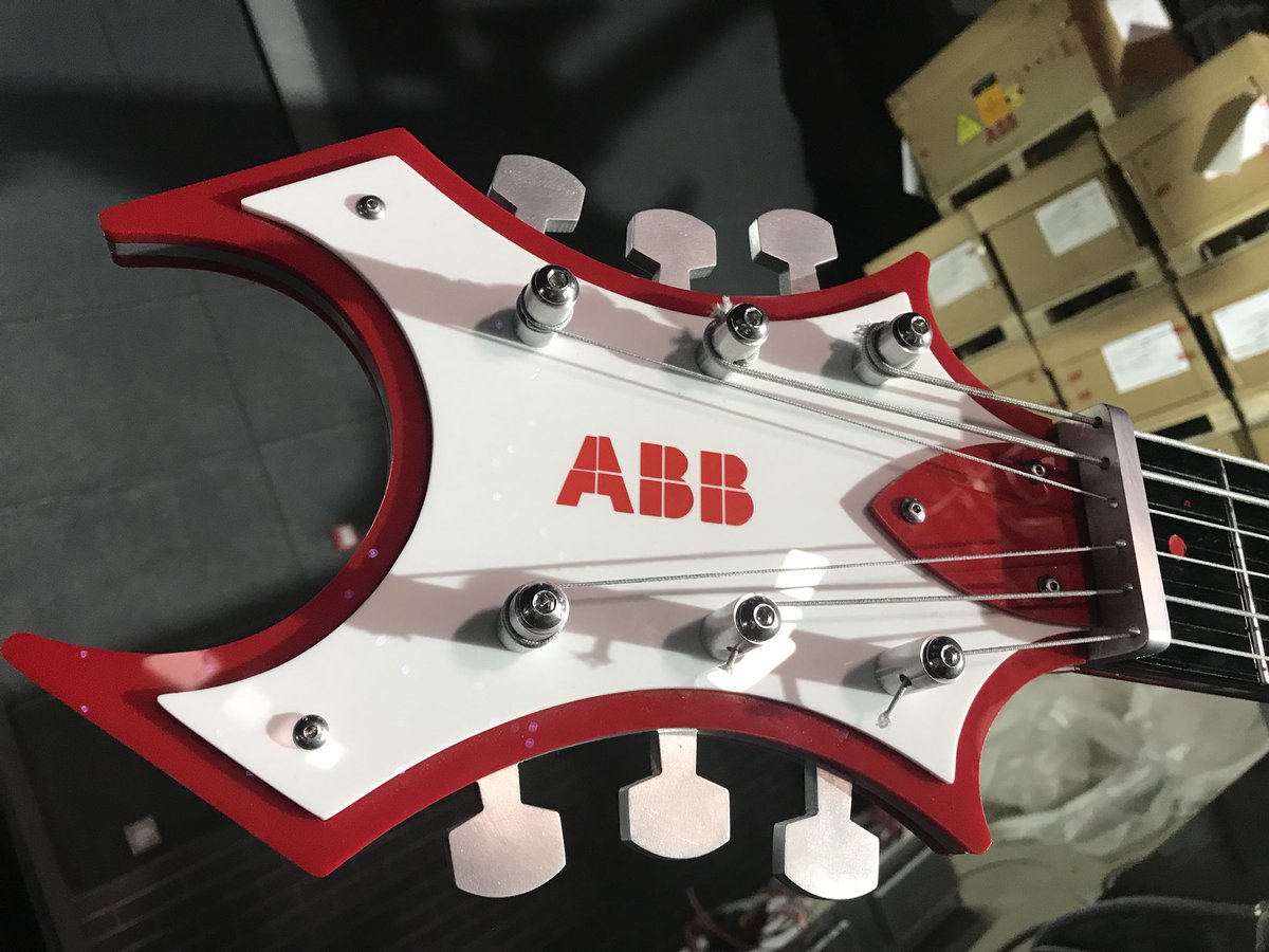 AndyRobot's tweet image. Music with @ABBRobotics #robots and #RobotAnimator software #art #design #music  #Shanghai 🇨🇳