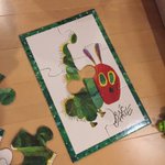 パズルが解けない子どもが取った行動とは？？あおむし可哀想!