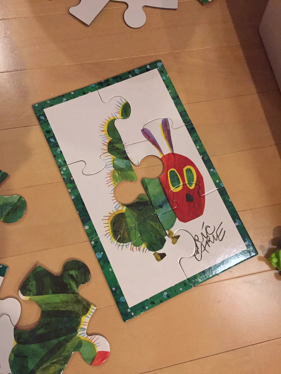 パズルが解けない子どもが取った行動とは？？あおむし可哀想ｗｗｗ