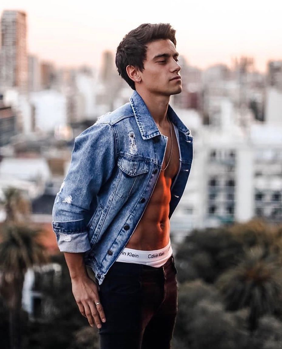 Karol_fake's tweet photo. ＳＥ ＢＵＳＣＡ : 
₊˚.༄ : αgυsтιη вεяηαscσηιˎˊ˗ 
 
⇝ sσү ℓυηα
⇝ ᴀᴄᴛιᴠιᴅαᴅ cσɴsᴛαɴᴛε 
⇝ вυεηα σятσgяαғíα ү ∂ιsρυεsтσ α тяαмαs
⇝ σᴛᴘ αgυsℓιηα
 
 ❝ℓα ғαмιℓια εs ραяα sιεмρяε❞

✦°．•﹢ ¿яᴛ? • .°✦ https://t.co/crIsRjvR8p